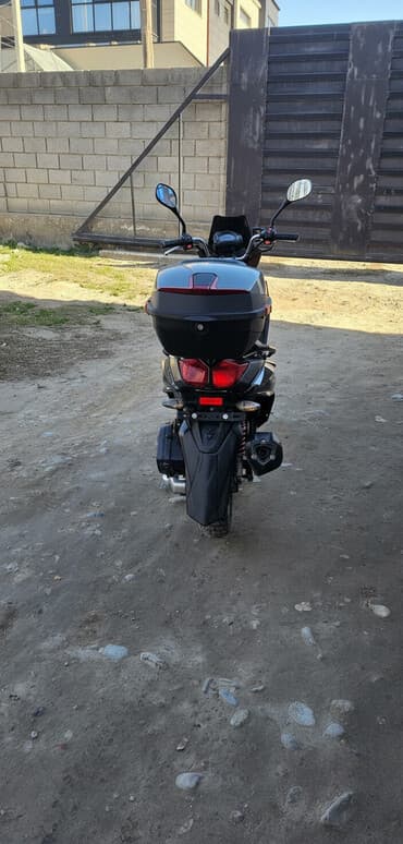 Скутер/мопед 50–150 см³ (визуально линейка китайских спорт-скутеров