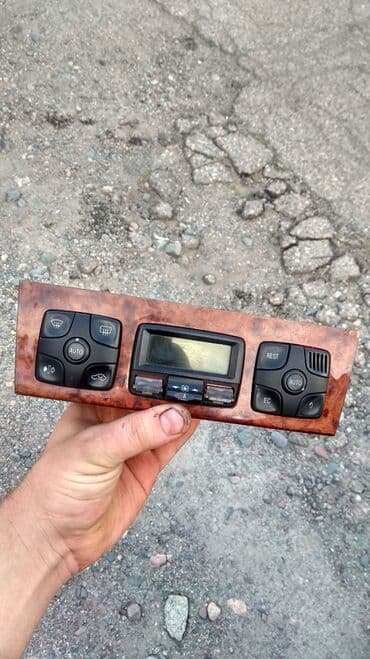 Климма на Мерседес 220 передняя. Символически 1000 сом. Двух кнопочек