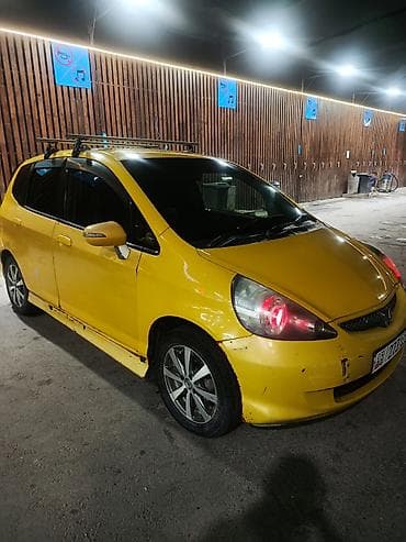 Продажа авто: Honda Fit: 2005 г., 1.5 л, Вариатор, Бензин, Хэтчбэк — 1