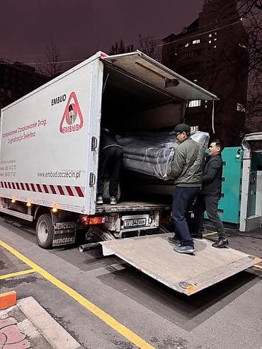 mercedes e200: Грузоперевозки на фургоне с гидробортом - Тип кузова: изотермический — 3