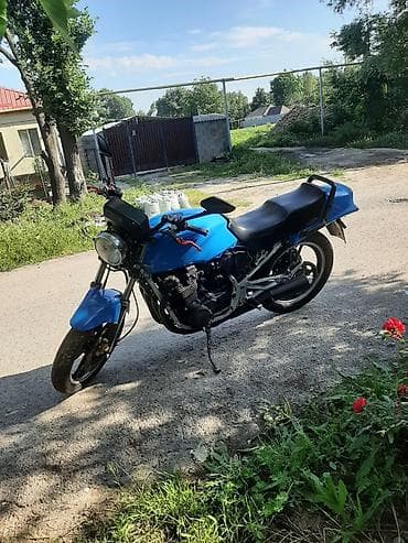Suzuki: Мотоцикл дорожный, сузуки бандит. Основные особенности: - — 1