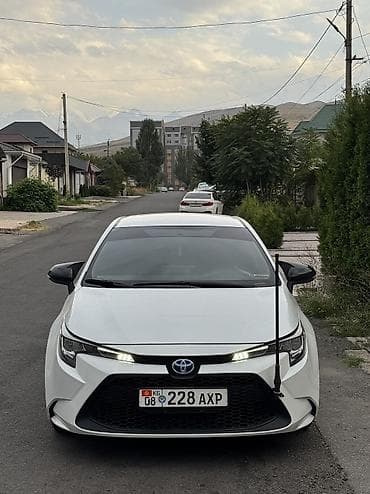 fh 16: Toyota Corolla: 2020 г., 1.8 л, Вариатор, Гибрид, Седан — 2