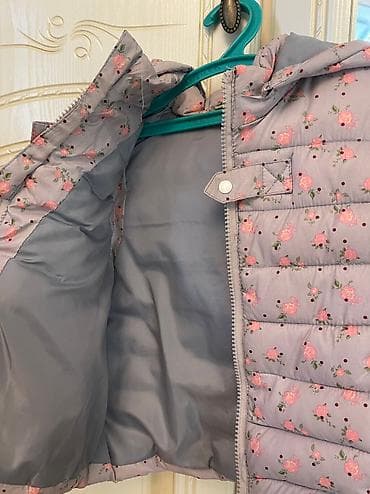 Комплекты одежды: Жилетка на весну-осень. Размер на 2-4года. Состояние хорошее, почти — 2