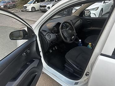 Продажа авто: Hyundai i10: 2011 г., 1.1 л, Механика, Бензин, Хэтчбэк — 7