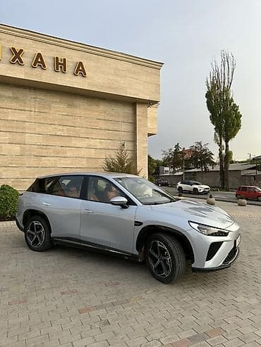 зарядка на электрокар: Электрический кроссовер (серебристый металлик) NETA L плагин бензин — 3