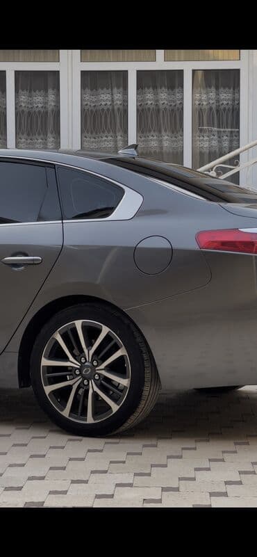 срочно продаю в связи с переездом: Renault : 2019 г., 0.2 - engine capacity л, Газ, Седан — 6