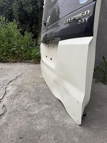 step wgn: Крышка багажника Honda, Оригинал — 4