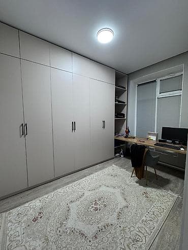 Продаётся 3‑этажный таунхаус в районе Старого Толчка. Общая площадь — — 8