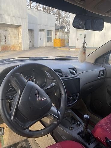 wuling: Dongfeng : 2019 г., 1.5 л, Механика, Бензин, Минивэн — 1