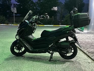 Скутеры: Макси-скутер Yamaha, 200 куб. см, Бензин — 4