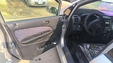 Honda Stream: 2001 г., 1.7 л, Механика, Бензин, Универсал — 6