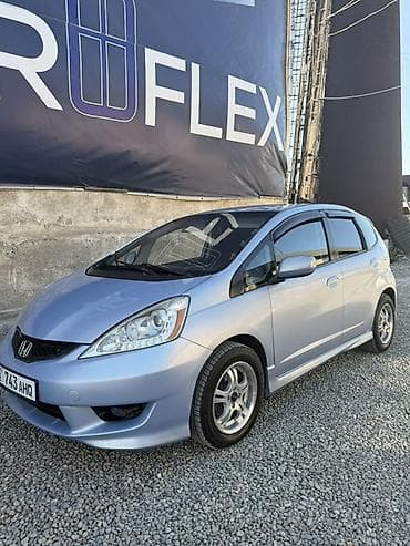 Honda Fit: 2009 г., 1.5 л, Автомат, Бензин, Хэтчбэк