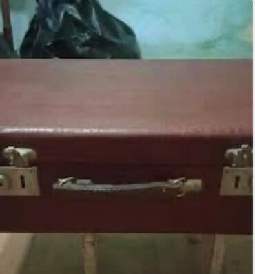 Чемодан, Б/у, Средний (40 - 70 л), Твердый корпус at lalafo.kg Чемодан, Б/у, Средний (40 - 70 л), Твердый корпус