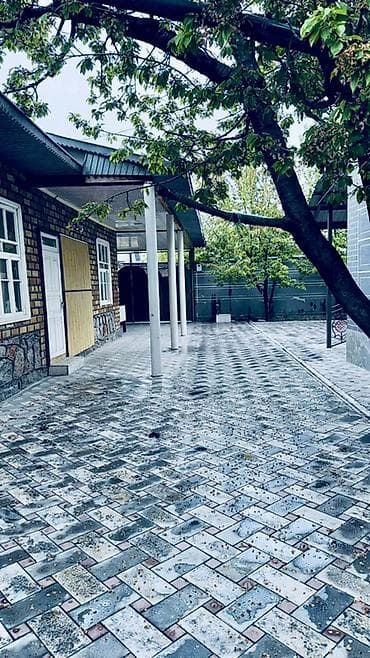 с озерное: Просторный дом с закрытым двором и хозяйственными постройками. - — 6