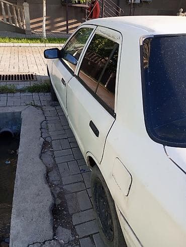 малибо: Mazda 323: 1997 г., Механика, Седан — 4