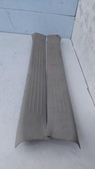 lining pantera: Внутренние накладки порогов Toyota, 2004 г., Б/у, Оригинал — 2