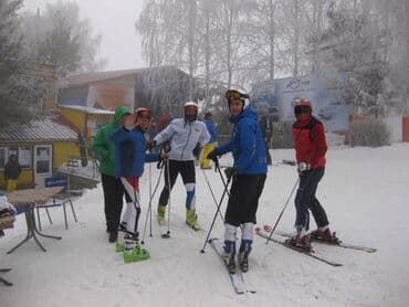 Инструктор лыжи сноуборд час 1.800 сом весь день 7.500сом опыт — 5