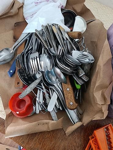 Набор столовых приборов и кухонной утвари, россыпью. Состав по фото