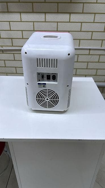 magic mous: Мини-холодильник SAST (розовый/белый) для косметологии - Компактный — 3