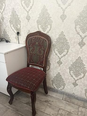 будуар: Стул для зала, Б/у, Дерево — 1