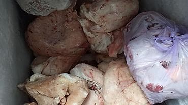 отходы для животных: Предлагается сырой животный жир в виде кусков. Продукт имеет — 1