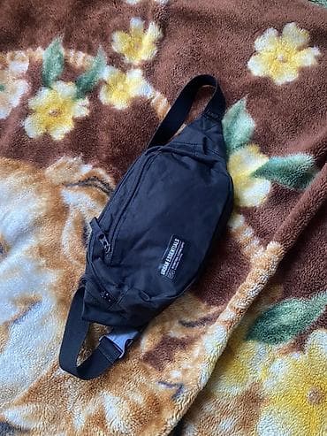 esse: Сумка-бананка (слинг) Urban Essentials, черная. - Компактная — 1