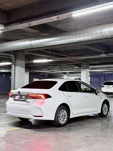 byd e2 2022: Toyota Corolla: 2019 г., 1.8 л, Вариатор, Гибрид, Седан — 4