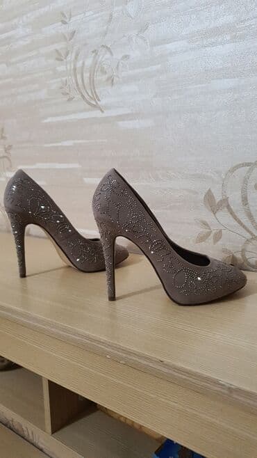 Туфли 38 размер 
Не подошёл размер 
Идеальное состояние 
Очень удобные