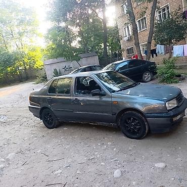 Транспорт: Volkswagen Vento: 1992 г., Механика, Седан — 1