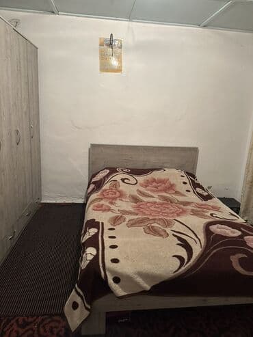 комод тумбочка: Спальный гарнитур в светло‑сером древесном оттенке (ЛДСП). Состав: - — 5