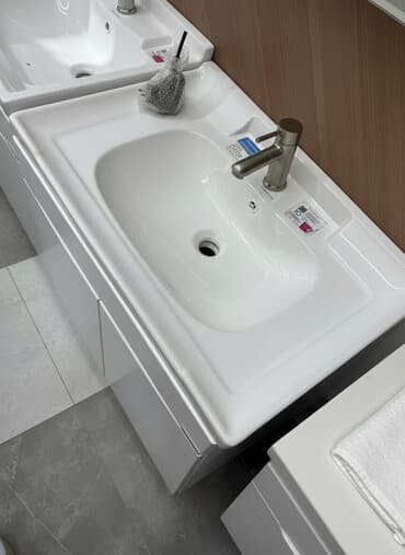 раковина с тумбой: Раковина для ванной, Квадратная форма, Материал: Керамика — 1