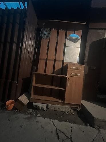 Прихожая модульная из ЛДСП в тёплом древесном оттенке. Состав и
