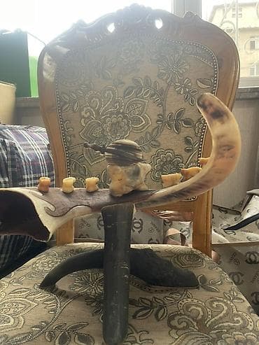 Декоративная этническая подставка/композиция из натурального рога и