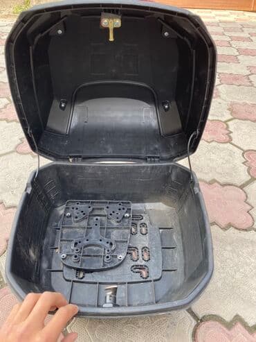 мото кофр: Мотокофр/верхний багажный ящик для мотоцикла или скутера. - Материал — 4