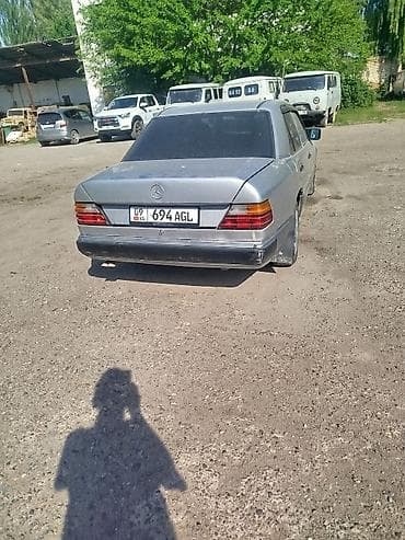 дверные карты мерседес 124: Mercedes-Benz W124: 1991 г., Седан — 2