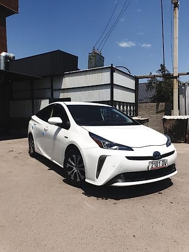 Продажа авто: Toyota Prius: 2019 г., 1.8 л, Вариатор, Гибрид, Седан — 4