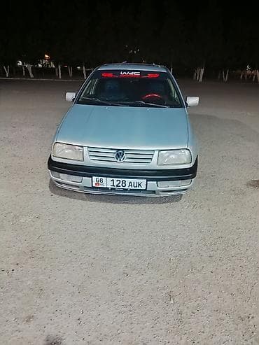 Транспорт: Volkswagen Vento: 1992 г., 1.8 л, Кол менен иштөөчү, Бензин, Седан — 4
