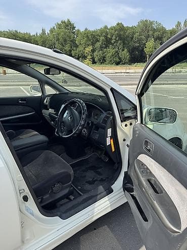 авта: Honda Stream: 2002 г., 1.7 л, Автомат, Бензин — 7