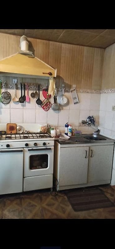 бишкек старый дом: 60 м², 3 комнаты — 2