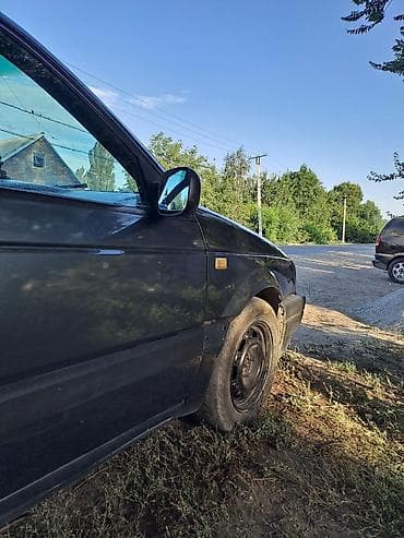 Унаа сатуу: Volkswagen Passat: 1988 г., 1.8 л, Кол менен иштөөчү, Бензин, Седан — 9