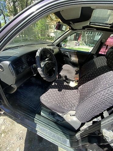 mini car: Volkswagen Golf: 1994 г., 1.6 л, Ручные, Бензин, Хэтчбэк — 6