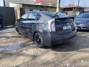 Продажа авто: Toyota Prius: 2015 г., 1.8 л, Автомат, Гибрид, Хэтчбэк — 4