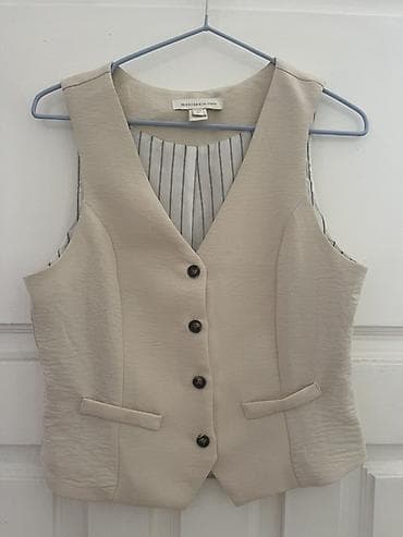 Жилет Monteau Los Angeles, размер M - Классический крой с V-образным at lalafo.kg Жилет Monteau Los Angeles, размер M - Классический крой с V-образным