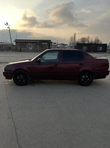 Volkswagen: Volkswagen Vento: 1993 г., 1.8 л, Механика, Бензин, Седан — 3