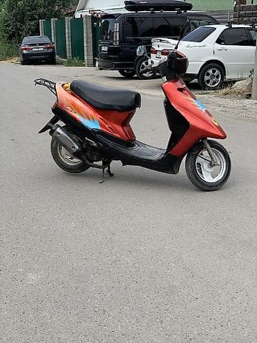 ямаха jog: Скутер Yamaha Jog 100 (деколи “JOG”), красный металлик. Заводится едет — 3