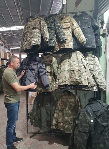 срочно продаю в связи с переездом: Камуфляжные зимние и демисезонные куртки - Разнообразие расцветок — 3