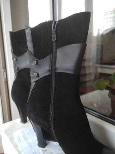сапоги из натурального меха и кожи: Продаю красивые кожанные сапожки черного цвета, на устойчивом — 1