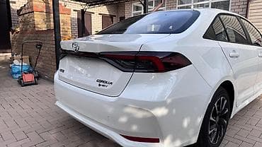 щиток: Toyota Corolla: 2026 г., Гибрид, Седан — 5