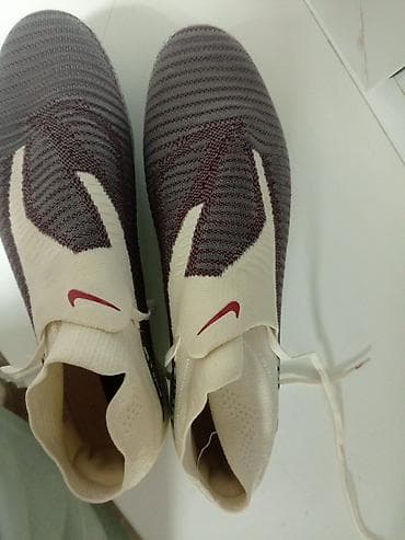 Спорт и отдых: Футбольные бутсы Nike Phantom, размер 43. Модель выполнена в высоком — 5
