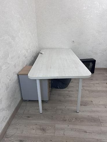 Офисные столы: Продается большой стол — 2